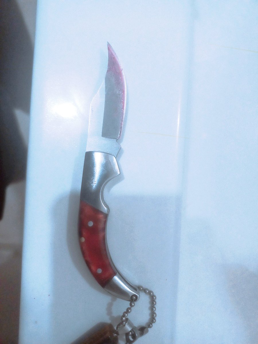 PersDeath's tweet photo. Cvts next to my cvts bc I can't sit still for more than two seconds without crashing out ╥﹏╥
News about the blade: it still doesn't cvt, I'll have to get a new one
────
ALL FAKE, SFX PRACTICE
#shrtwt #shedrtwt #slittwt #988twt #ouchietwt #sharm #shwt https://t.co/k1gNG8Ybwp