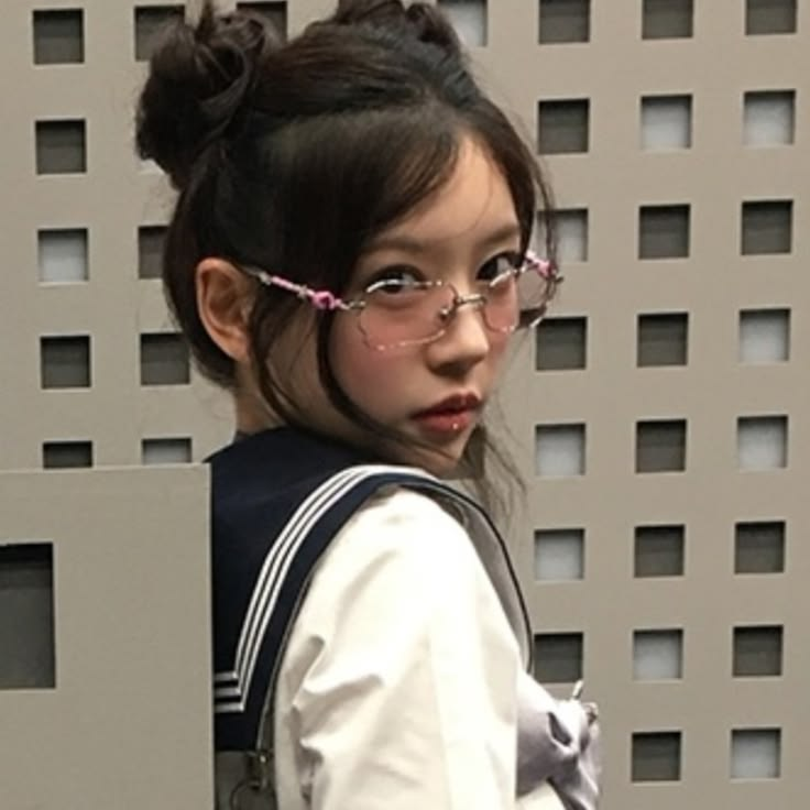 mokaesque's tweet photo. 👼🏻୧ྀ      @mokaesque  ❀⃣ ི ✿ 
                          she    ╱   her  🪟 ິ᤻  ׄ 
                         intro to  ❝  🦌  #edrtwt 
                        #studytwt  #shedtwt #witchtwt
                        #kleptotwt  #kpoptwt ⠀✿֔ᮬ᳘  ׅ   ྀི͚ https://t.co/YiZSzQrTKY