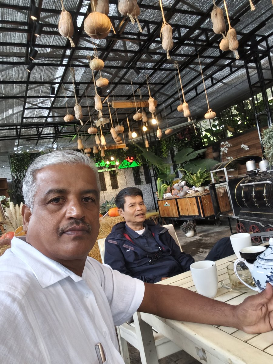 crbasu's tweet photo. Greenbox cafe, Da Lat for relaxation, education on farming, gardening etc https://t.co/uiV7LuO6tq