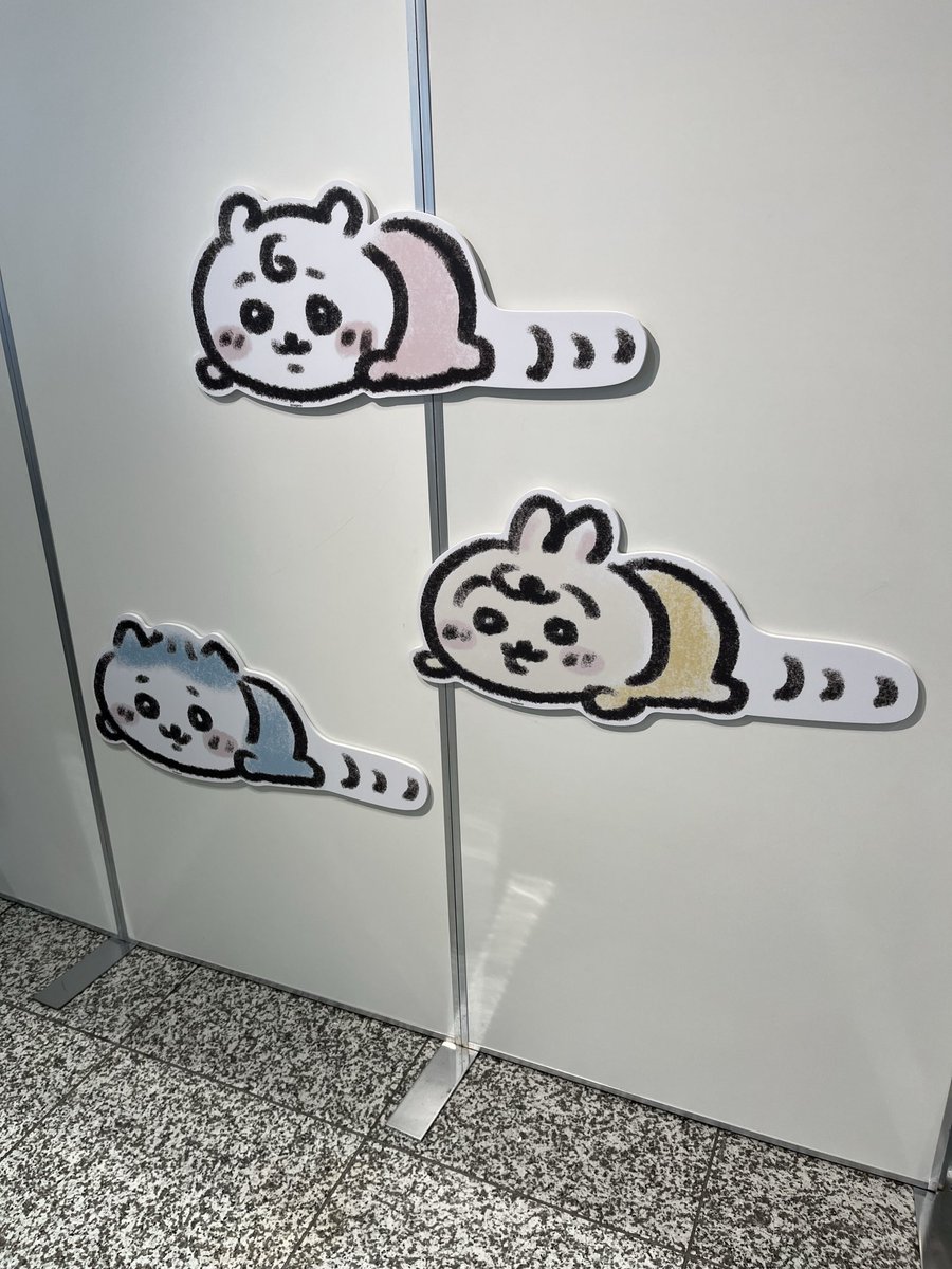 hamunosea's tweet photo. 大宮ポップアップ行ってきたよ！
可愛い空間に行けて満足♡だがエアコンなく汗だくだくで30分の制限時間が私の制限時間でもあった‥
品物は本当になくて本命のちいかわ、カニちゃんマスコットはおろか、在庫処分と言われても仕方ない品揃え。代行頼む人は詐欺にもご注意を。 https://t.co/YFyHWjUPcz