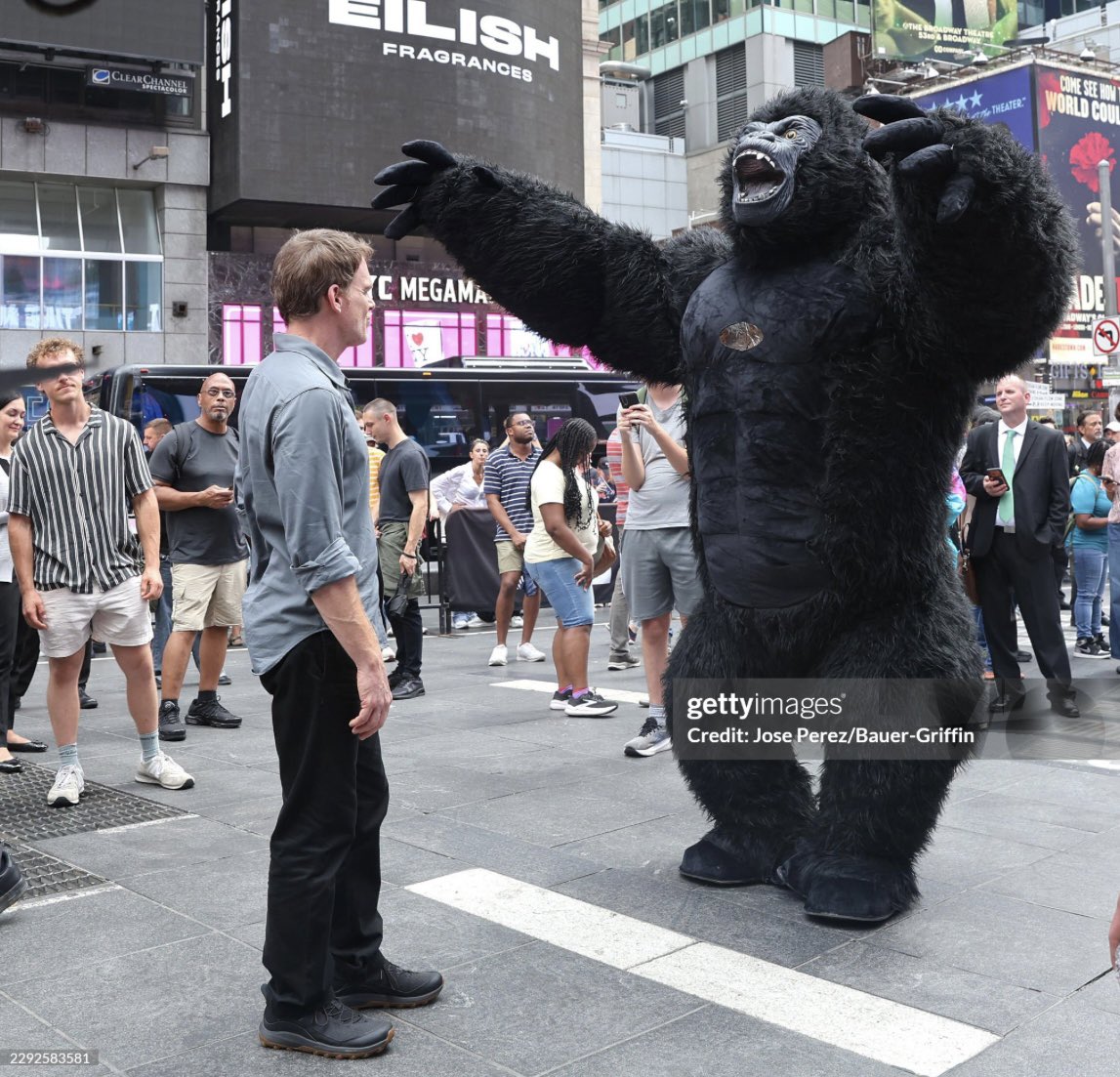 DrakoAfoa's tweet photo. 🚨 Dexter Morgan vs Huge Gorilla in Dexter: Resurrection Season 2 is OFFICIAL! https://t.co/eYTTQF5wti