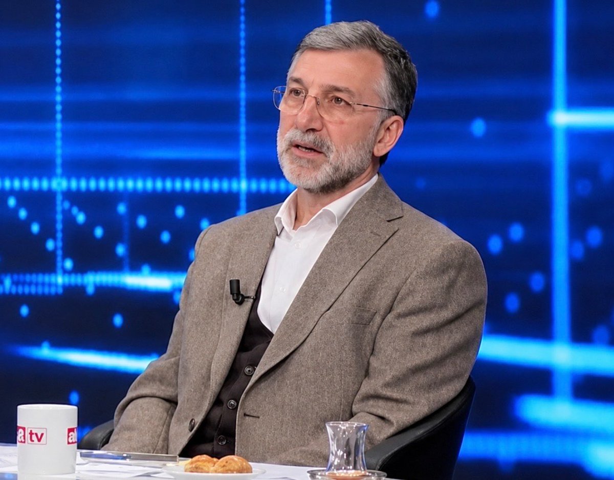 mahfildijital's tweet photo. 🔴 Gazeteci Kenan Alpay:

Kemal Öztürk, Esed rejiminin katliamlarını ortaya çıkaran, hapishanelerde 11 bin 500 kişinin nasıl işkenceyle katledildiğini fotoğraflayan ve bütün dünyaya servis eden kişidir.

Kemal Öztürk’ün hedef olmasının asıl nedeni budur. https://t.co/OfIv5CTzhx