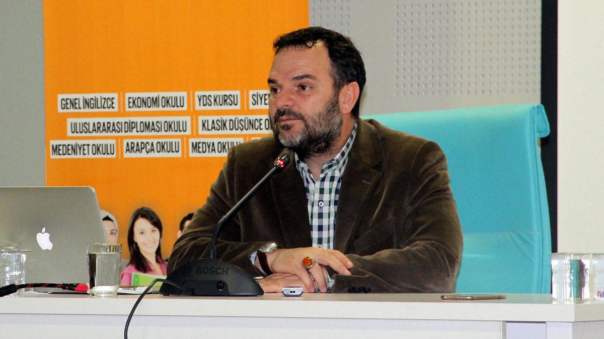 mahfildijital's tweet photo. 🔴 Gazeteci Kenan Alpay:

Kemal Öztürk, Esed rejiminin katliamlarını ortaya çıkaran, hapishanelerde 11 bin 500 kişinin nasıl işkenceyle katledildiğini fotoğraflayan ve bütün dünyaya servis eden kişidir.

Kemal Öztürk’ün hedef olmasının asıl nedeni budur. https://t.co/OfIv5CTzhx