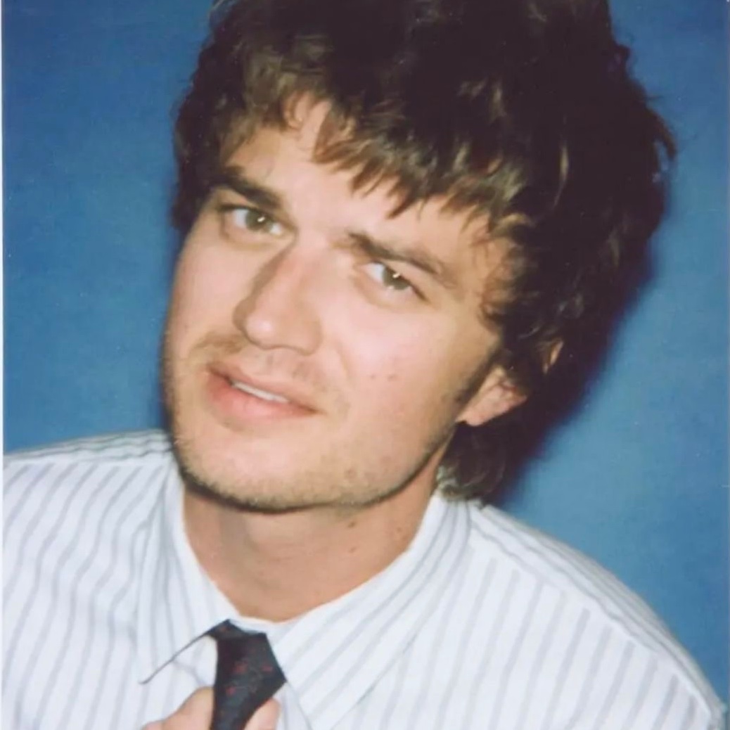 DJOLLANOV's tweet photo. so what’s zohran mamdani’s plan to get joe keery guest starring on adults as paul baker’s weird ex from back home https://t.co/bfCpsS8SNR