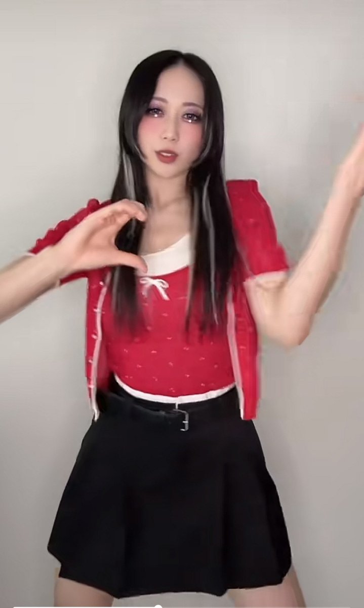ADRIAN_AGGC__'s tweet photo. saya kamitani still being cute on tiktok https://t.co/ErXINm4PEq