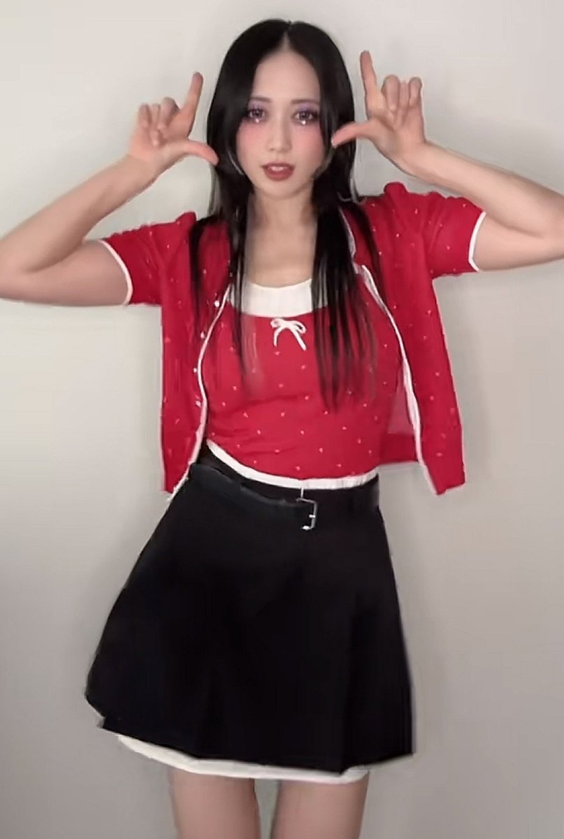 ADRIAN_AGGC__'s tweet photo. saya kamitani still being cute on tiktok https://t.co/ErXINm4PEq