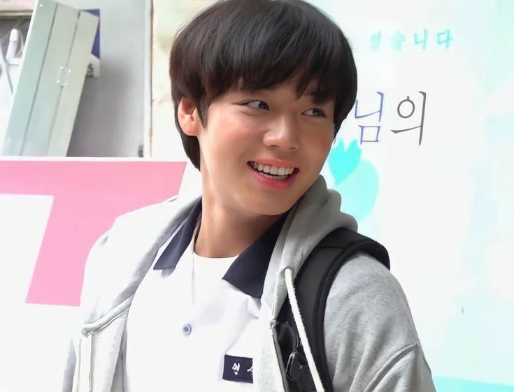 appleteabags's tweet photo. pictures of jihoon smiling while dressed as sieun will always get me THATS MY SONNNNNN https://t.co/QQWAbDRV36