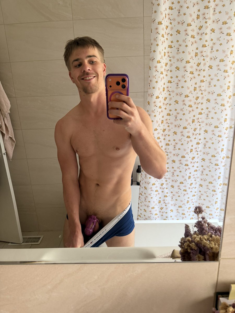 zlockedboy's tweet photo. @goodboyrt1 https://t.co/39RTgTINYc