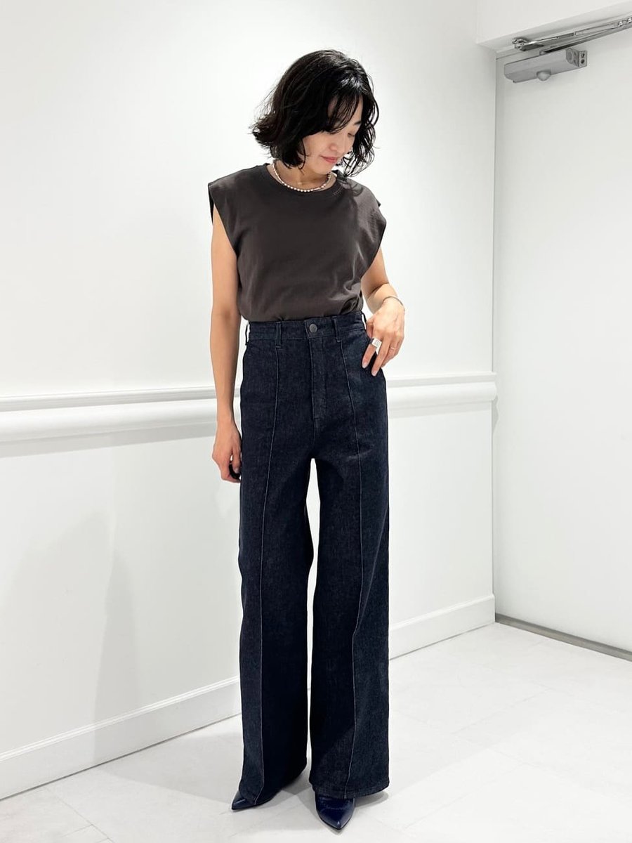 yanuk_official's tweet photo. \スタッフのリアルな着こなしをお届け/
■���ンタックフレア / INP
■ピンタックストレート / INP
#YANUK #ヤヌーク https://t.co/6Q4szFna5V