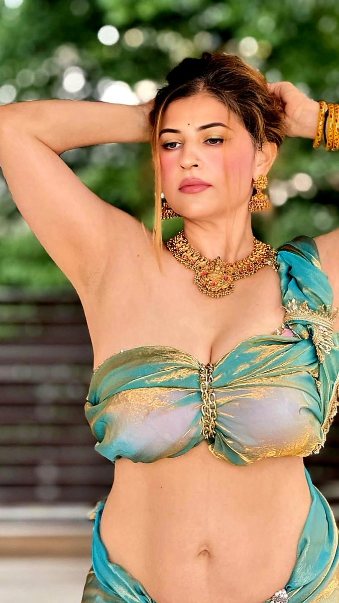pitsgallery's tweet photo. Arms up, attitude on 🔥
Caught in that golden hour glow… and yes, the pits are out.
#Armpit #Underarm #ArmpitFetish https://t.co/oiODoiO8aM