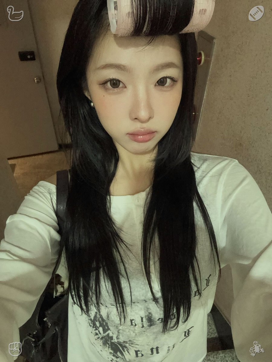yu68868133's tweet photo. 🍺Socks with patterns scattered across the floor. After downing the last sip of her beverage, a cozy warmth washed over her, and she jotted down in her diary: “Boba Haven—jasmine milk tea, full marks. The tapioca pearls are spot-on, the brew tastes just-brewed, and the atmosph https://t.co/AtFWG5spgT