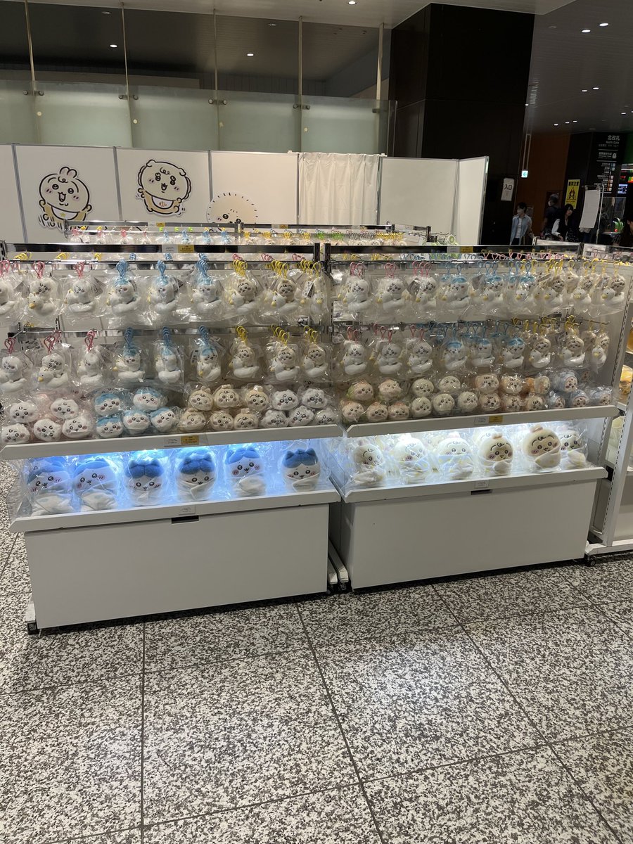 hamunosea's tweet photo. 欲しいノーマルベイビーのマスコットが無かったのですんごい我慢して、もう賭けで買った子たち。自引きでちいかわとハチワレを引いた自分を褒めたい👏
代行でラッコ先生のマスコット選べたのも楽しかった！ https://t.co/Qm5i1lQBoL