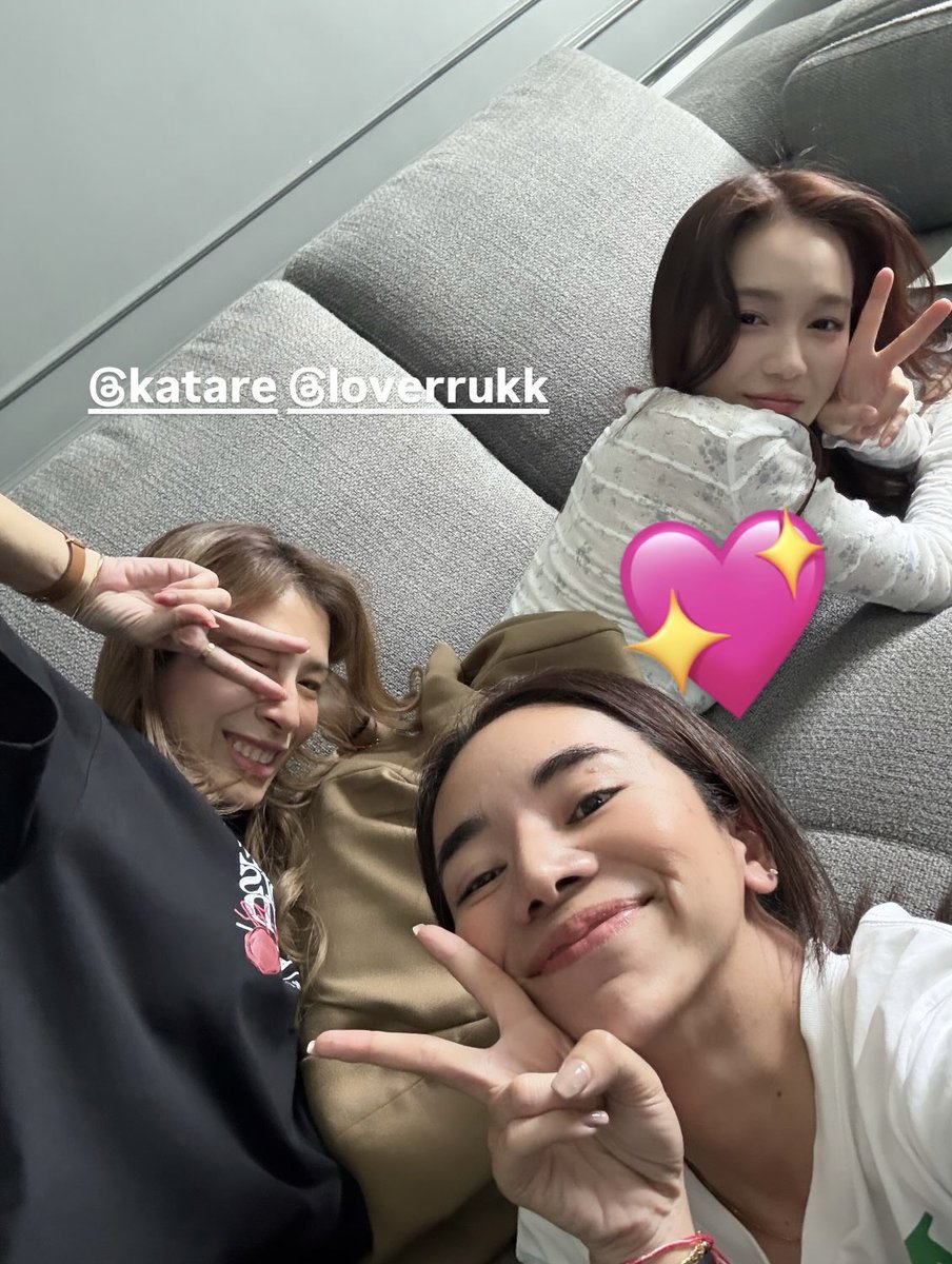 sapphoria_th's tweet photo. 🎬IGs: beeshinori

P’Katare, P’Bee, &amp; N’Fah🧑🏻‍🩰💖✌🏻

DITTO READY FOR TAKE OFF Q9
#DittoSeries 
#MilkLove #มิ้ลค์เลิฟ https://t.co/WzNlO07icf
