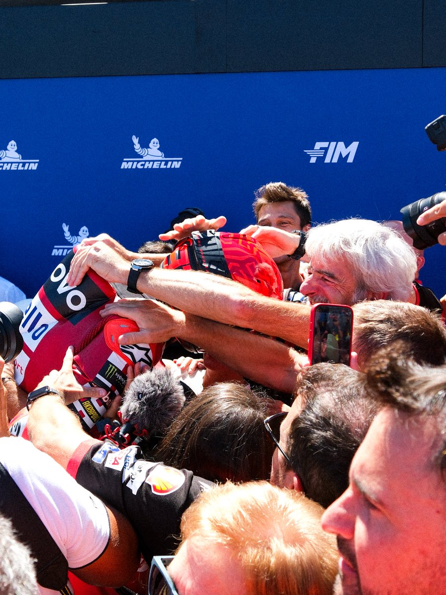 MotoGP's tweet photo. Some unpublished photos from last weekend 📸

#AragonGP 🏁 | #MotoGP https://t.co/BYjNGB0l1A