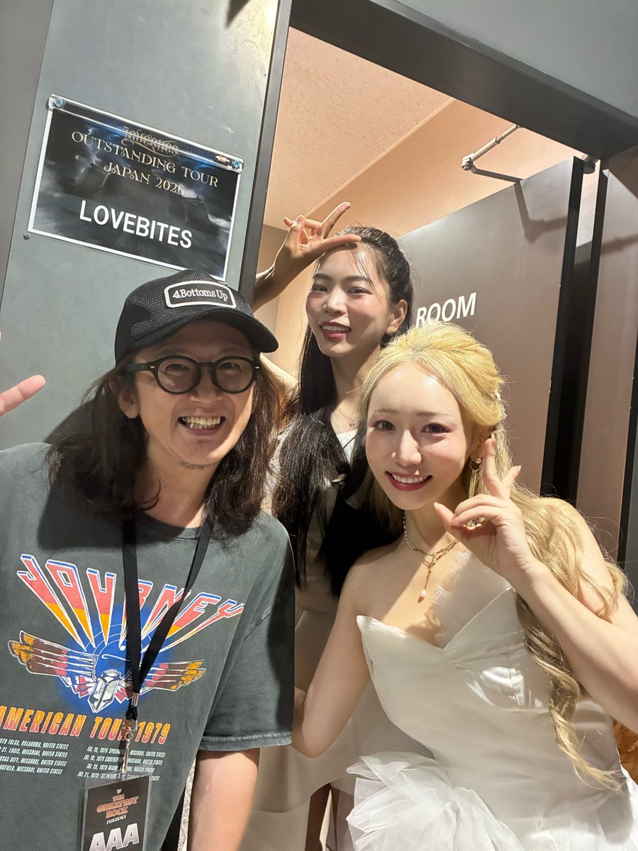 kusakarix's tweet photo. 先日福岡では隣の会場でたまたまLOVEBITESがやってたのでおじゃましました!!!

が、扉開けたらアンコールラストの曲をシメてた、、😱😱😱

良い音と良い〆してました!!

JAPANツアーがんばってね〜✨🤘😉

asamiちゃんとmiyakoちゃん📸

#lovebites https://t.co/PgsXA2dbtB