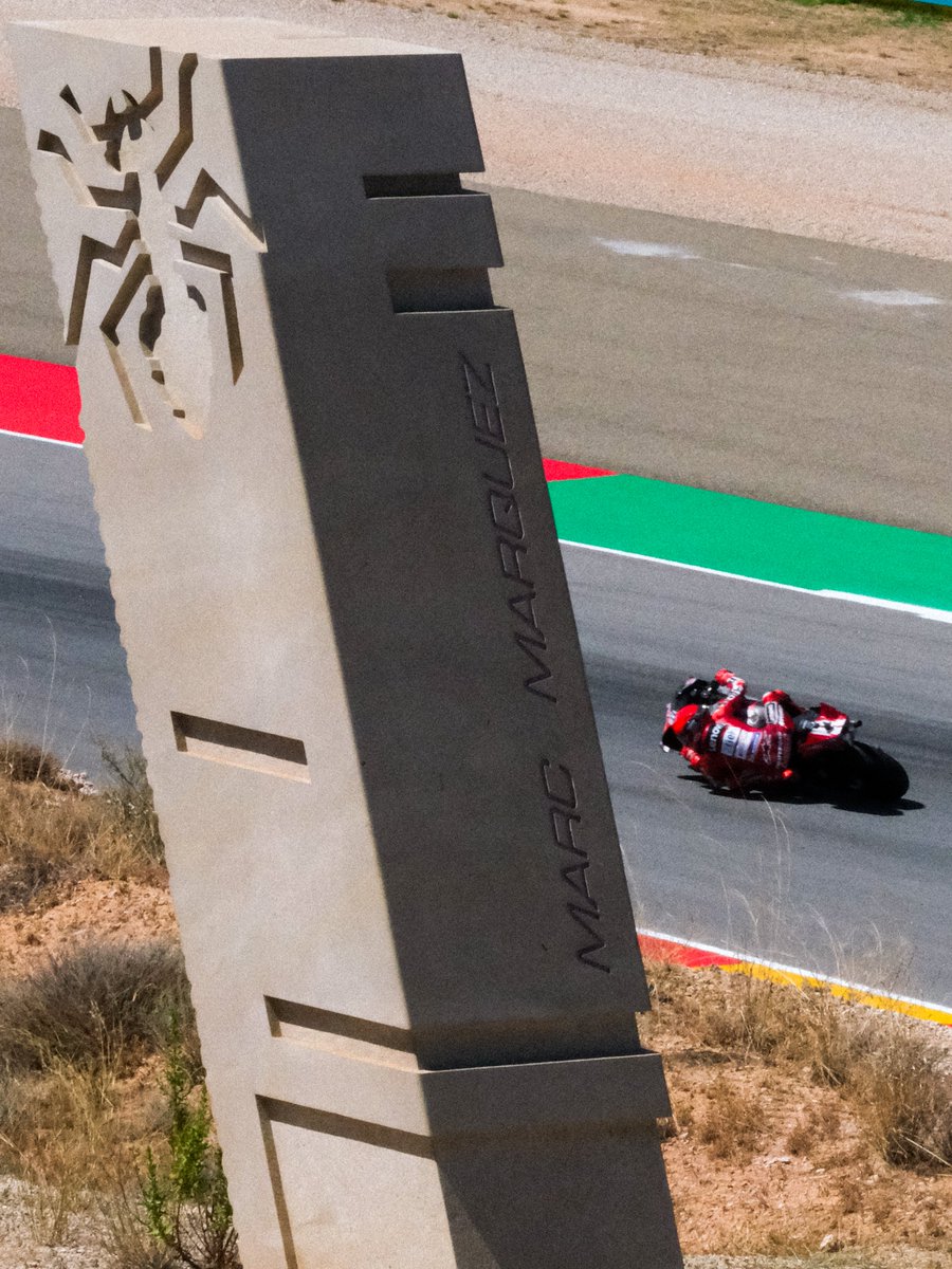MotoGP's tweet photo. Some unpublished photos from last weekend 📸

#AragonGP 🏁 | #MotoGP https://t.co/BYjNGB0l1A