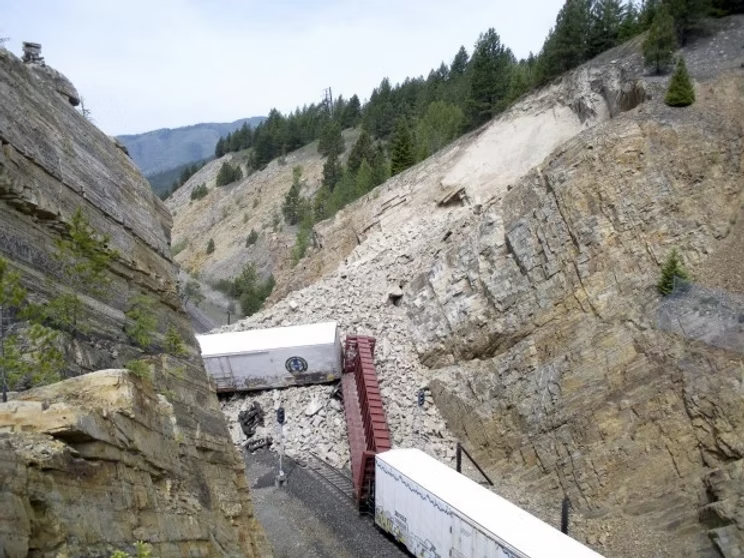 rtgi_group's tweet photo. Fallen rocks and debris on the track can cause derailments or wash-outs. #NGRT Rock and Landslide Detection detects and identifies the anomaly and alerts the operations centre, maintenance team, and others.
Read more: https://t.co/8r53OzHWcx #RailSafety #RailTech https://t.co/FCYmYEHQFf