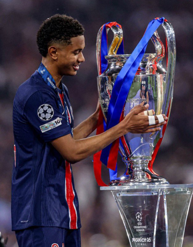 t7psg_'s tweet photo. Dreams come true https://t.co/oaziq1sgAG