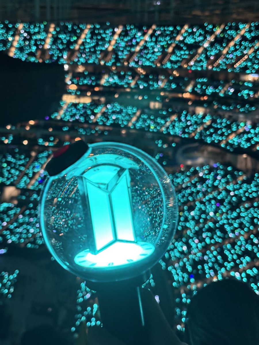 coTAEgecore's tweet photo. I was at the bts concert tonight ! My first bts concert after stanning bts for 12 years ! Happy birthday jk my love 💜 https://t.co/BkKNOTTKrp
