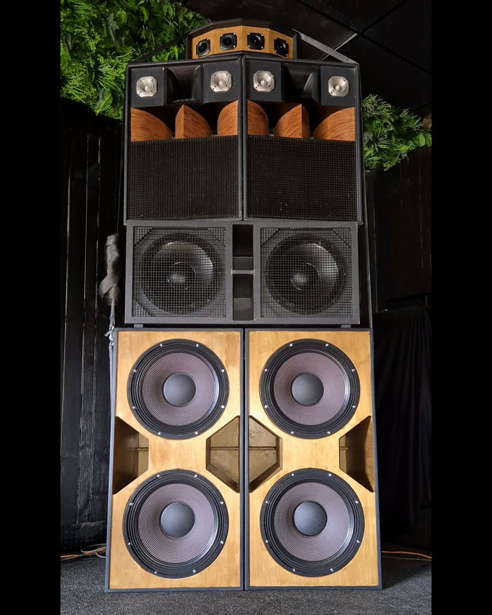 sounduniverse_'s tweet photo. Greenoak 📷 FR

@greenoaksoundsystem

#soundsystemuniverse #soundsystemculture #reggaesoundsystem #dub #rootsreggae
               https://t.co/0oynyxiJyv https://t.co/uwIogYj6uT
