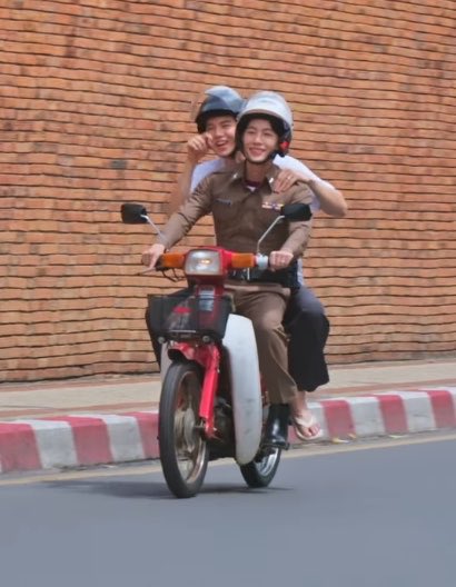 YW012311's tweet photo. พี่วอร์ทำไรสังคมขนาดสารวัตรเธียร์ยังใส่อะคิดดูวววว5555555555555555555555555555555555555 https://t.co/pJyjhdrhaD