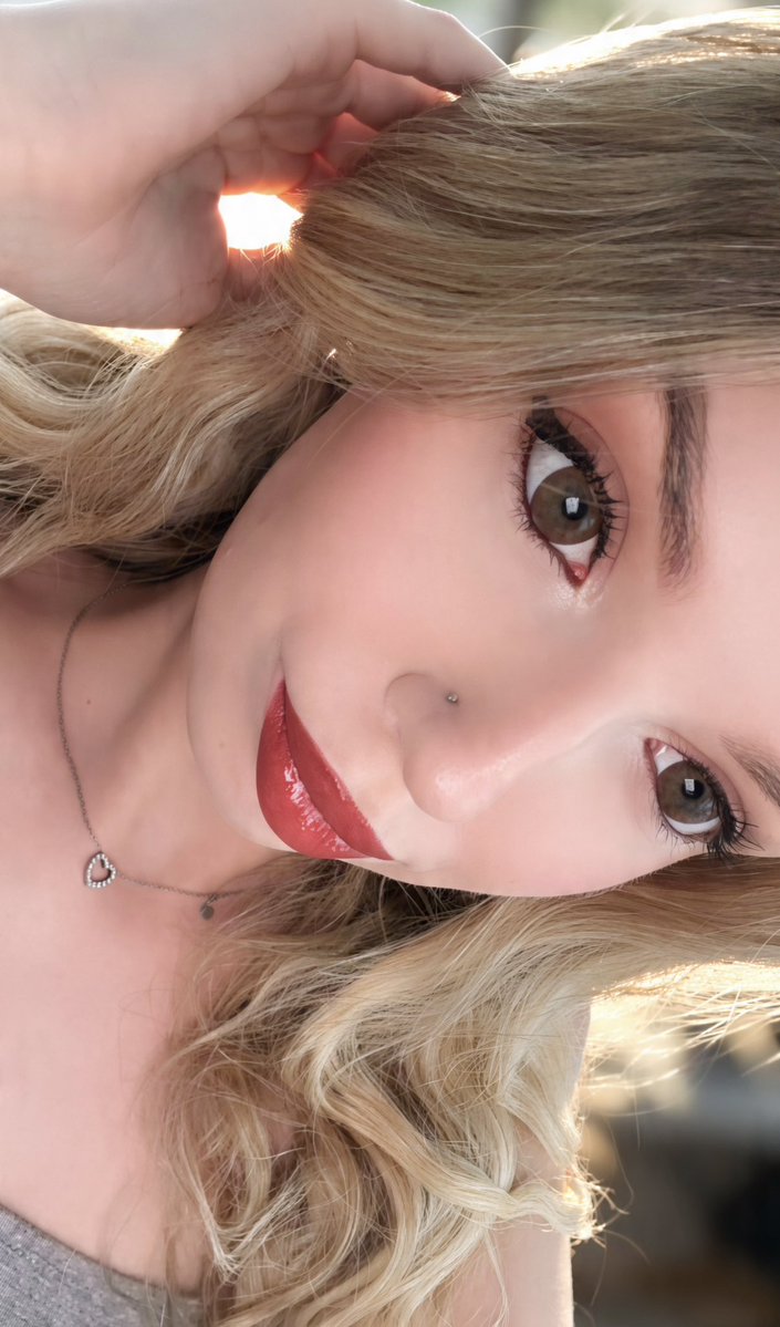 MrsSandixii's tweet photo. Zmiana planów, mikrusy. Moja wizyta u fryzjera została przyspieszona na DZIŚ. 💇🏼‍♀️✨ To znaczy, że wasz czas na sfinansowanie mojego wyglądu właśnie się skurczył. Czekam na szybkie kawki. Podziwiacie, więc płacicie. 💸🩷 https://t.co/ICiOMGfVLm