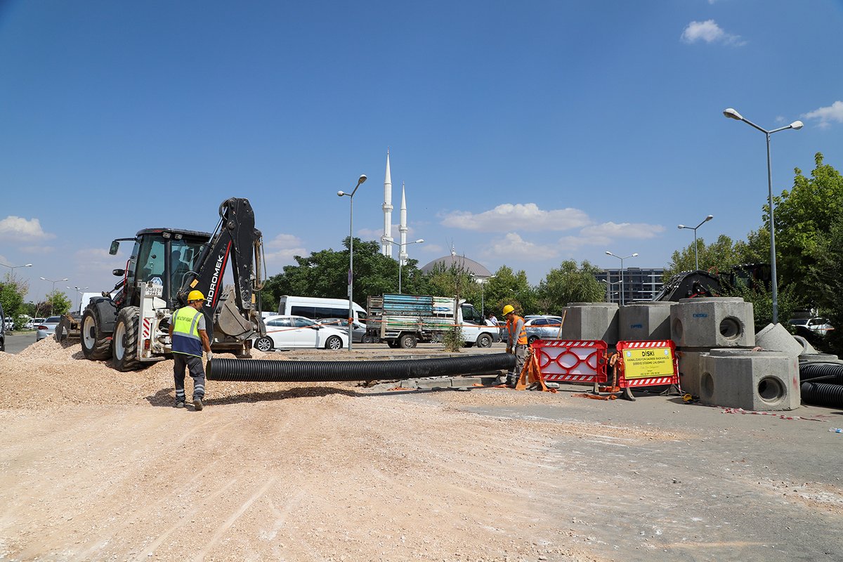 diskidiyarbakir's tweet photo. ⚒️ DİSKİ, Gazi Yaşargil Hastanesi’nin Kanalizasyon Hattını Yeniliyor
⚒️ AVAMED Xeta Kanalîzasyonê Ya Nexweşxaneya Gazi Yaşargil Nû Dike
🔗 https://t.co/BjrqXV5C4f
#Amed #Diyarbakır #Diski #AVAMED #dilopekjîyan
@DBBcagrimerkezi https://t.co/1LLCwWwW2q