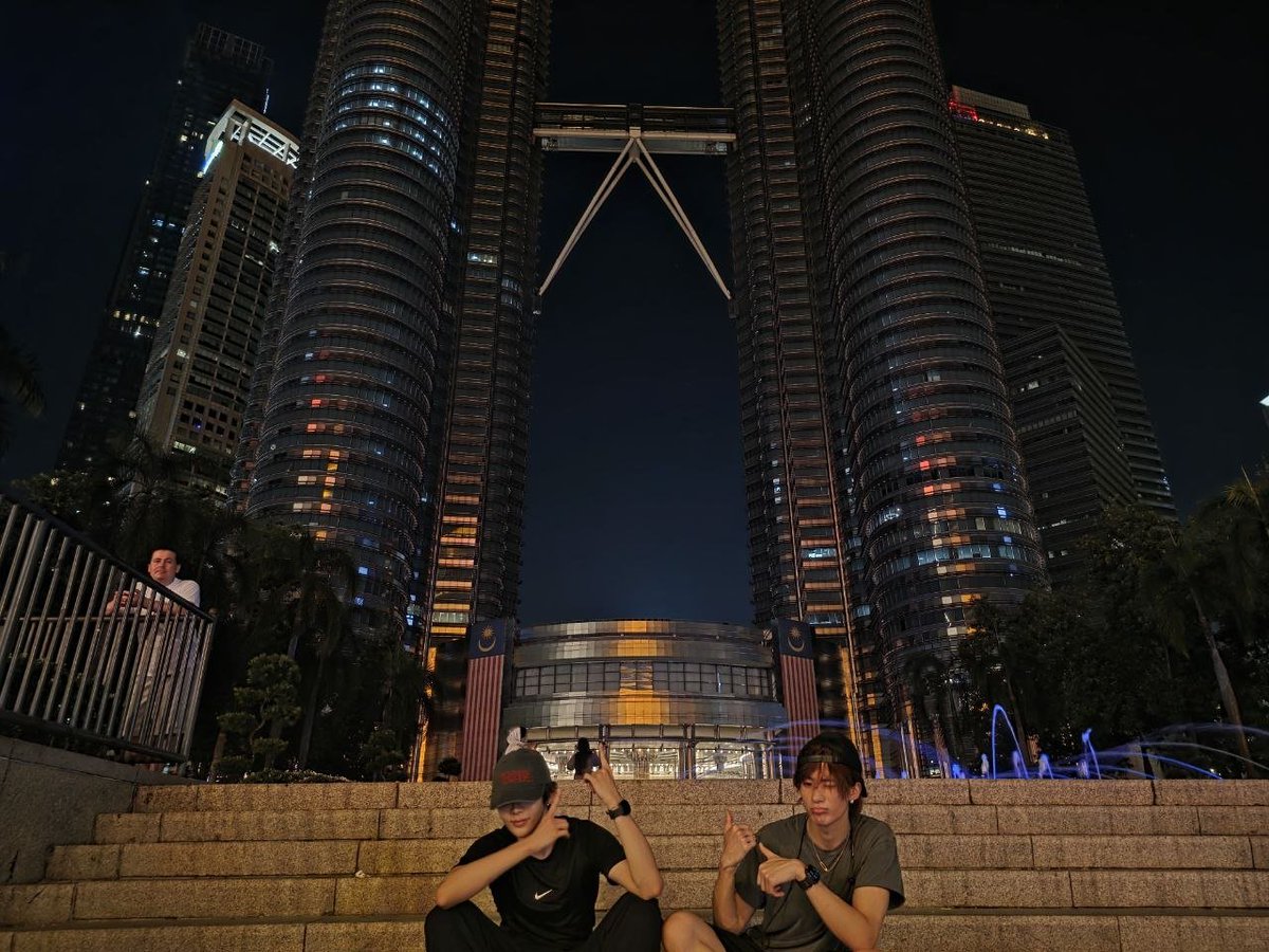 najackro_'s tweet photo. URGHHH!!! My KLCC boysss!!! 🇲🇾💞 https://t.co/PA7QS1Vtd2