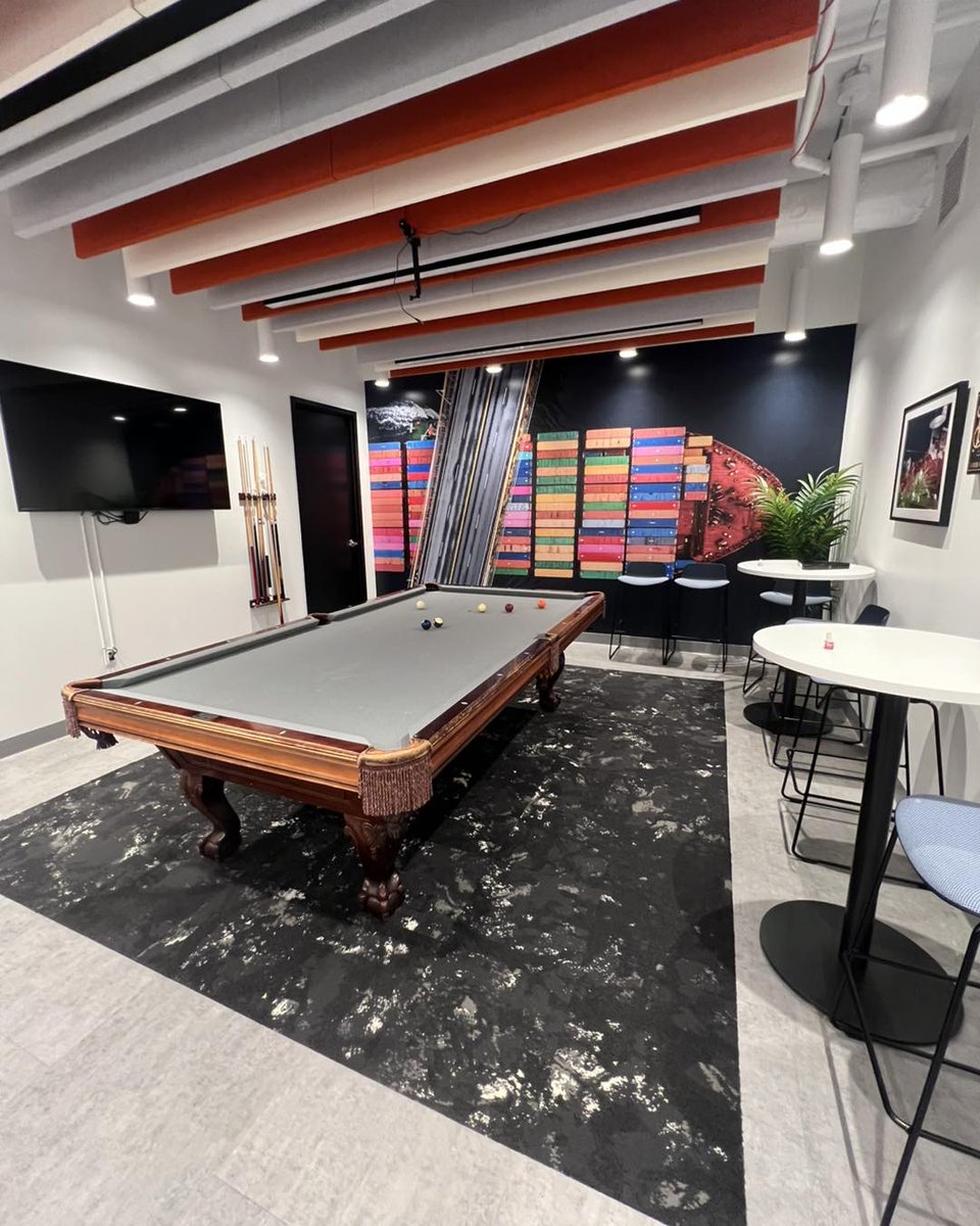 KennithLanv9b's tweet photo. I may have found my favorite corner of the office. 🎱😎 https://t.co/jCrRdNPtJs
