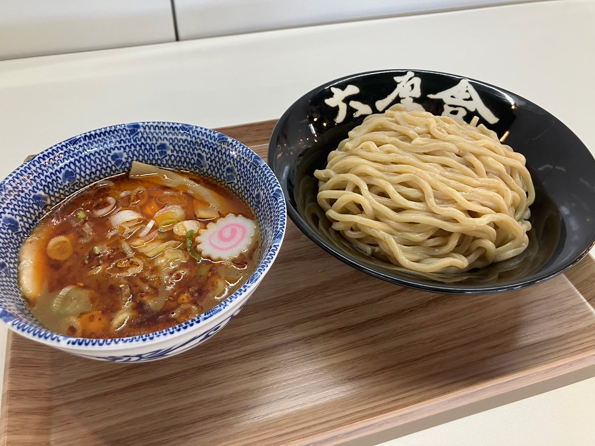 matsuya_foods's tweet photo. 「六厘舎」が名古屋に進出！！

松屋フーズグループに仲間入りした六厘舎が、初の東京外へ進出！JR名古屋駅1番線に期間限定で出店中です！（╹◡╹）

これは名古屋行くしかない！！
11月29日までの期間限定です！！

名古屋限定、海老つけ麺もあります！ https://t.co/A1zHLp7qoN
