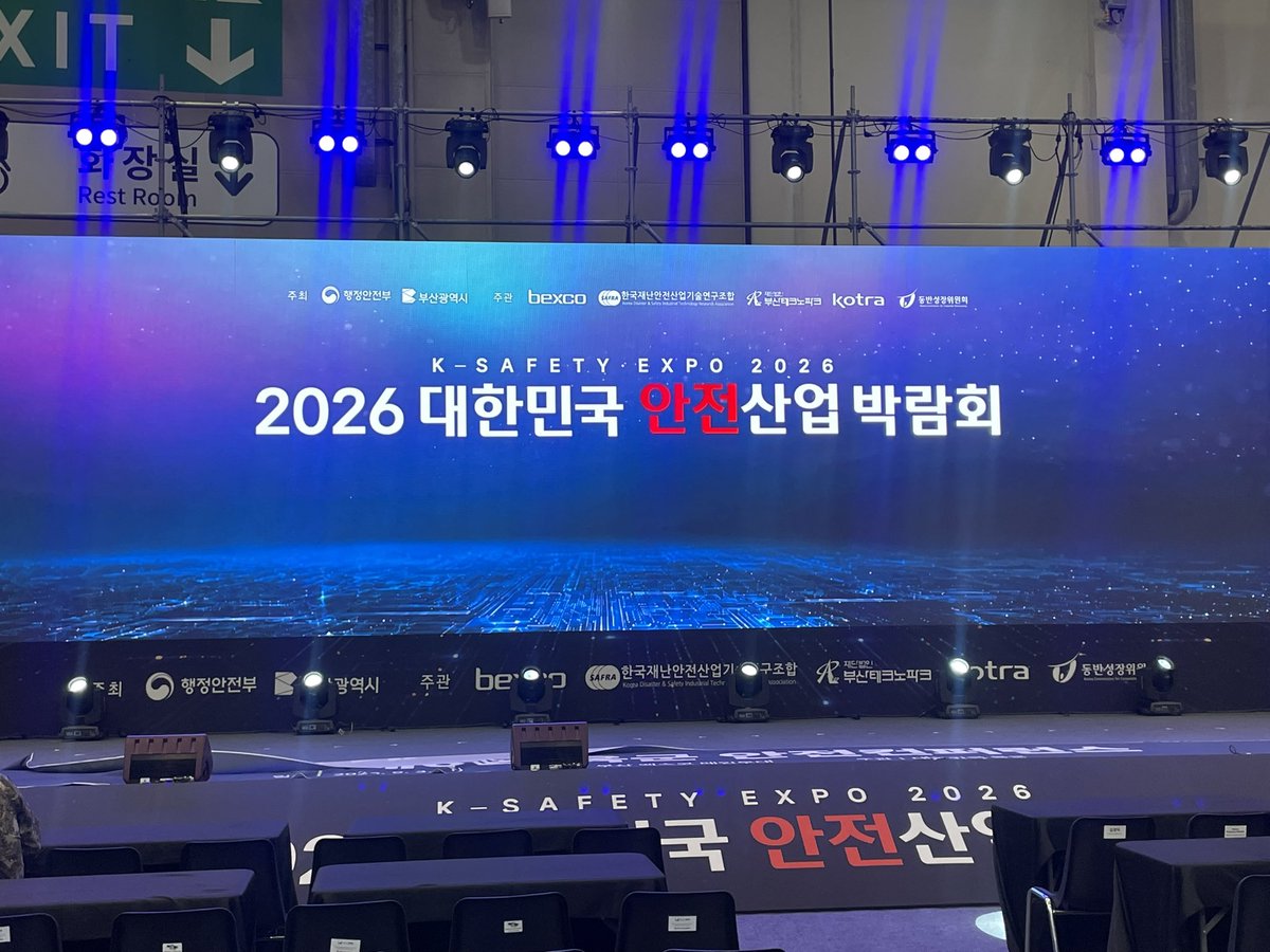 masaki_hiraiwa's tweet photo. 仕事で韓国・釜山へ🇰🇷
「K-SAFETY EXPO 2026（大韓民国安全産業博覧会）」に来ています。

防災・消防・救助、ドローン、航空、軍・安全保障分野など、安全に関する最新技術が一堂に集まる韓国最大級の安全産業展示会。

日本でも自然災害への備えがますます重要になる中、最新の技術や取り組みをしっかり見てきたいと思います！