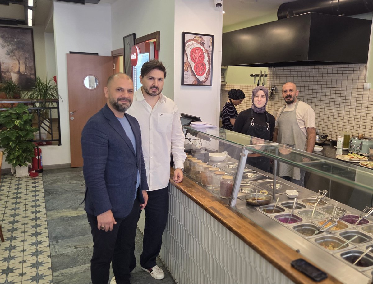 Sadik_Sabuncu's tweet photo. Soner Tüm’ün hizmete açtığı Kapari Breakfast-Bowl işletmesini ziyaret ettik.
Besleyici kahvaltı seçenekleri, birbirinden lezzetli ve özenle hazırlanan yemekleriyle misafirlerine güzel bir alternatif sunan Kapari Breakfast-Bowl’da keyifli bir sohbet gerçekleştirdik.
Nazik ev sahipliği ve güzel sohbeti için Soner Tüm’e teşekkür ediyor, yeni işletmesinin hayırlı ve bereketli olmasını diliyorum.
Bol kazanç, bereketli işler olsun. Hayırlı olsun. 

#AKParti #HayırlıOlsun #Adana #BesleyiciKahvaltı #LezzetliYemekler #SağlıklıBeslenme #Ziyaret

@rterdogan 
@omercelik01 @MahinurOzdemir
@ahmetbuyukgumus @drbetulsayan @yahyacelik 
@mehmeteminoz @avmustafaozkan @sunaykaramik  @abdullahdogru @farukaytek