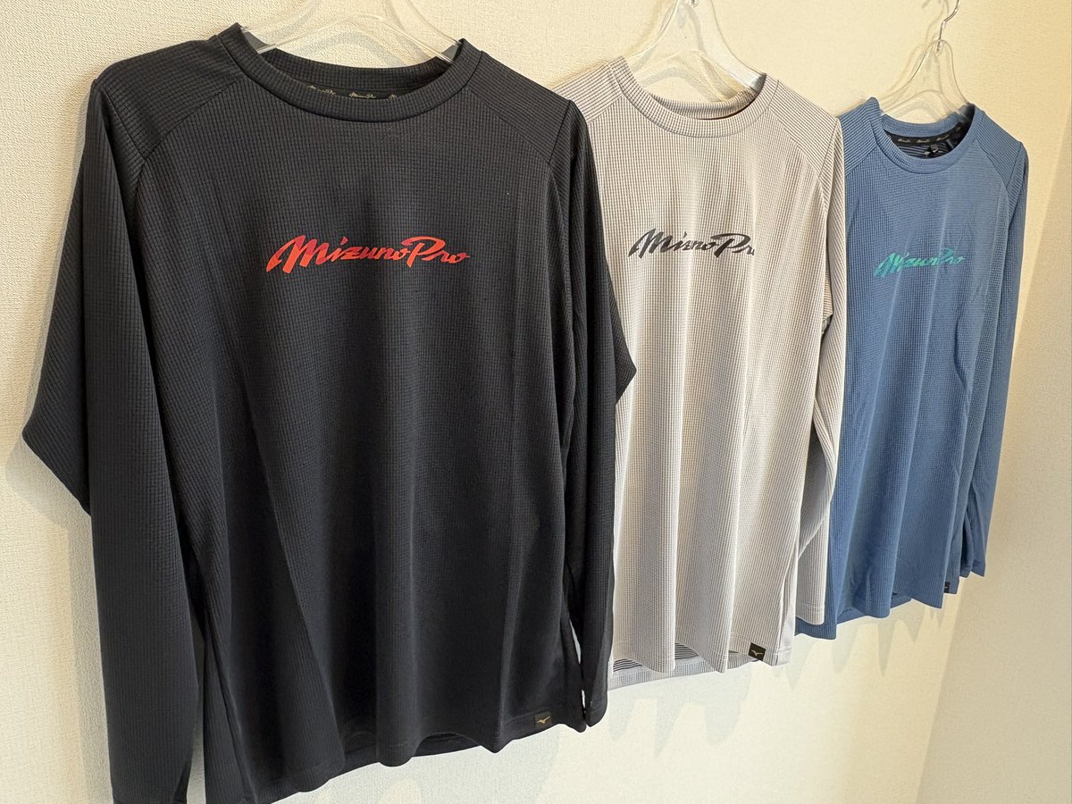 t_tachikawa_bb's tweet photo. ミズノプロ　限定
KUGEKIロングスリーブTシャツ

高い通気性と保温性で汗冷えしにくい生地を採用したトレーニングウェア🏋️‍♂️

#ミズノプロ
#ときわスポーツ
#立川店 https://t.co/QREhhz1EPJ