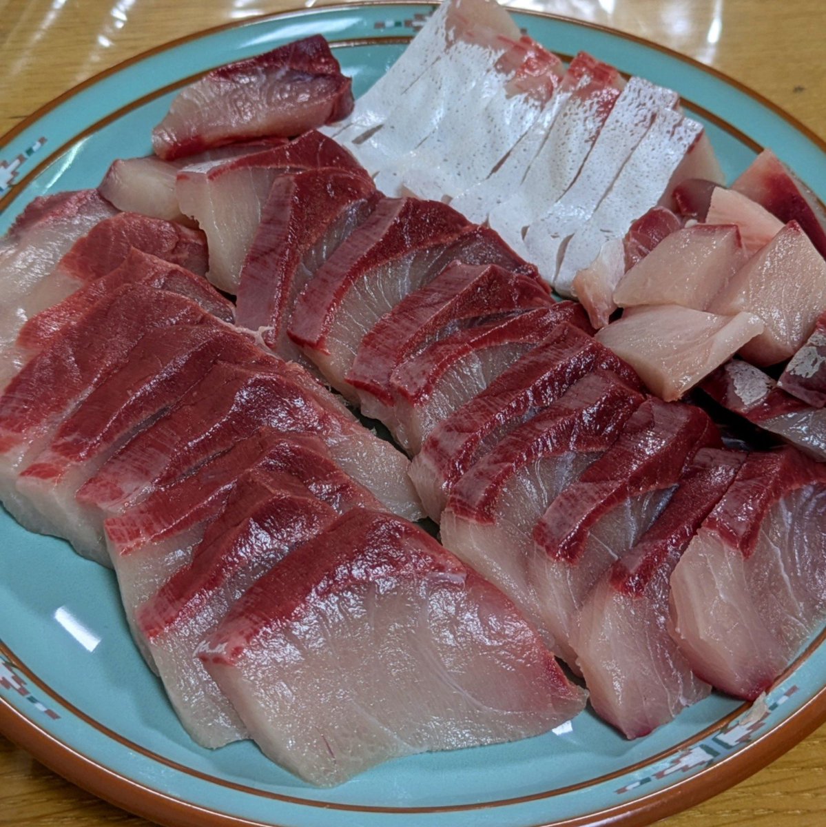 maemaemaaa1's tweet photo. 公益社団法人氷温協会(@hyo_on_food )様より当選していた『氷温熟成ブリロイン』が届きました。
身がギュッと締まっていて味が濃い！家族夢中になって食べました✨️
刺身も美味しかったですが、漬けが本当に美味しかった！！　
この度はありがとうございました😊💕
#まめすけ当選帳 https://t.co/fBQ5SKEBZm