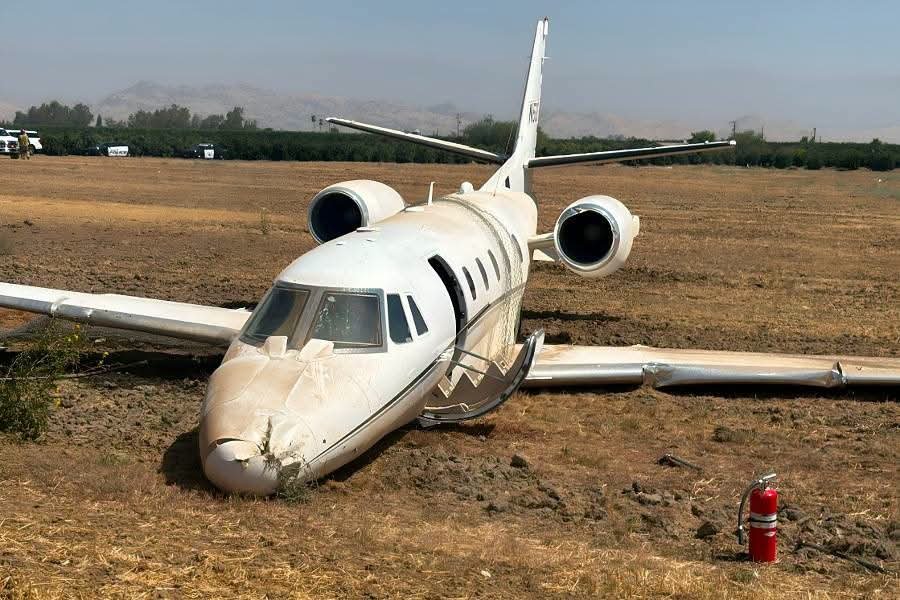 ivancp25's tweet photo. #AccidenteAéreo de #Cessna560XL #CitationExcel (N562JL) de #Monreve LLC. Sufrió salida de pista al aterrizar en Aeropuerto Municipal de #Porterville (PTV), #California, en #EEUU 🇺🇲. 7 ocupantes ilesos. Terminó detenido en un campo próximo a la pista. Bajo investigación. 01-09-26 https://t.co/tfwpt5oC4c