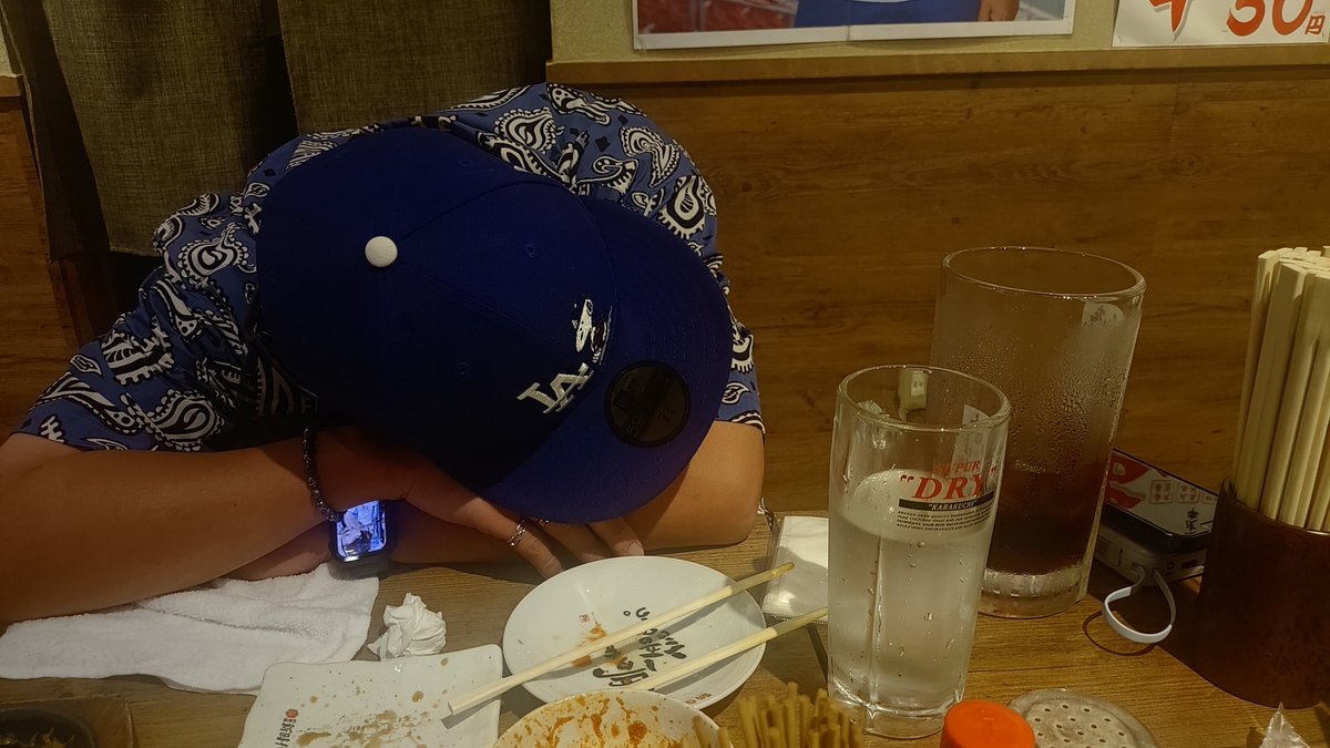 rheavy226's tweet photo. みなさんごめんなさい。
サバンナは潰れてしまいました。
メガを頼むのは計画的に。 https://t.co/sKu1mZjk6D