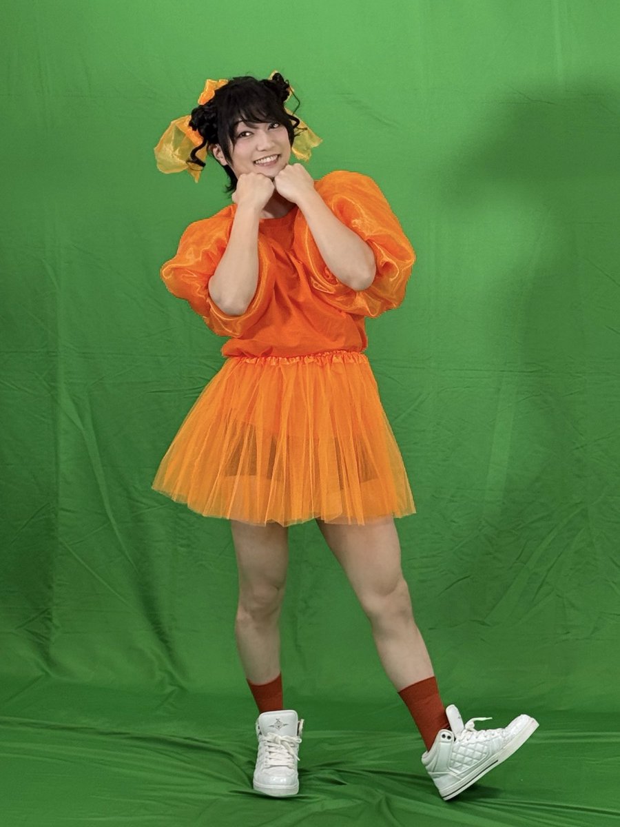 kyanyutakastaff's tweet photo. 2025年3月15日
ファンのみんなで喜矢武さんの40歳の誕生日を祝っちゃおうよパーティー 〜生バンドカラオケ大会＆喜矢武さんの日常を観察する会〜

♪「わたしの一番かわいいところ」の映像撮影時のオフショットです💛🧡💜💙

#喜矢武豊 https://t.co/QsXVapQkwo