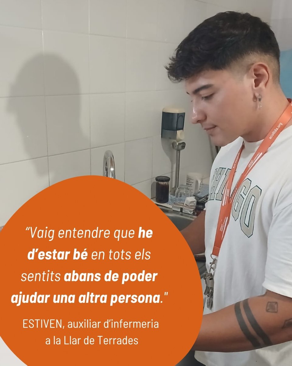 Fund_Acollida's tweet photo. Les primeres oportunitats obren portes.🚪 
Les segones poden canviar vides.✨

L’Estiven va arribar a la casa d’acollida de Can Banús el 2022. Aquest estiu forma part de l’equip de la Llar de Terrades. 

👉Llegeix la seva història de superació: https://t.co/j4p6ISozyg https://t.co/ajaj5Z0CZa
