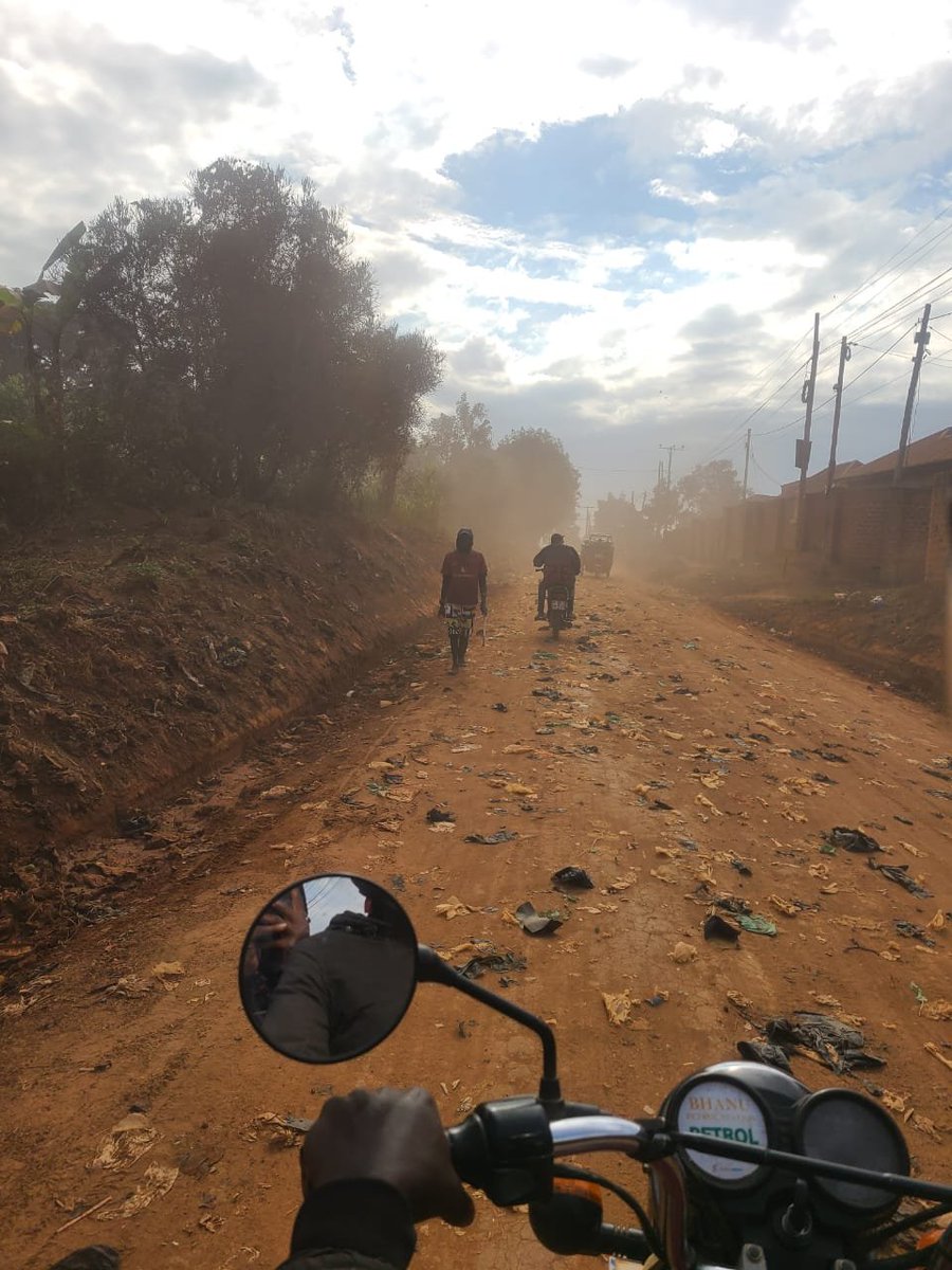 ConsentUganda's tweet photo. Indeed, consumers deserve clearer #BlueSkies, cleaner air, healthier communities and safer surroundings. Imagine using such a road every day! #CleanAirForConsumer @Consumers_Int  #CleanAirDay 7th September is #WorldCleanAirDay https://t.co/VvCPfnrnKM