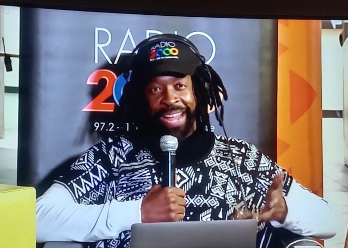 MolemoThib73577's tweet photo. #TheBigBreakfastShow Mr Sibusiso Arthur Leope aka DjSbu lenyora with Nathi, Lelo 10 to Friday #BigMix top "🎶 PEOPLE OF THE SUN 🎶" LEMOLYZINGBOY marking the register hoyi hoyi hoyi
@Radio2000_ZA
@djsbu
@nathi_ndamase
#IamListeningToRadio2000
RADIO 📻🎶🇿🇦🔥🎙️🎧✨🎙️🔥🇿🇦📻 https://t.co/E0kwexArWX