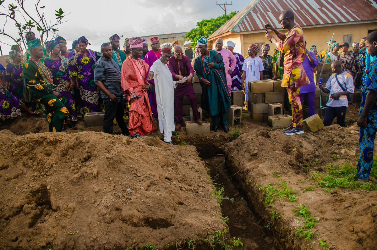 ARAdaramodu's tweet photo. I inspected the ongoing construction of the Mini Hall &amp; Modern Office for the Apalufin-in-Council in Aisegba-Ekiti.

Pleased with the progress. 
We remain committed to delivering quality projects that strengthen our communities and institutions.

•𝐀𝐑𝐀

#ARA #AdaramoduAtWork https://t.co/6wCukFCCag