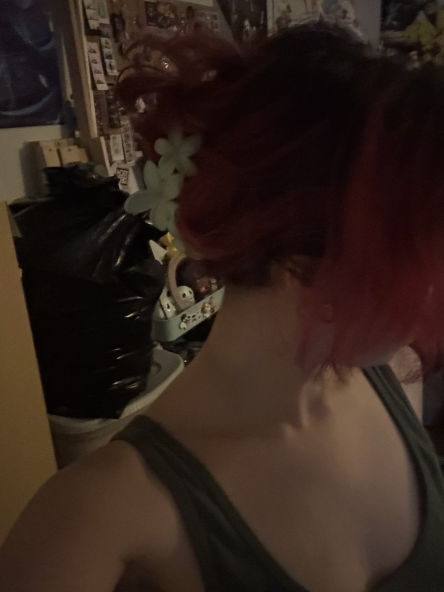c0rps3_707's tweet photo. Now that my hairs longer I can finally wear clips😸 https://t.co/wBqCxtZZk1