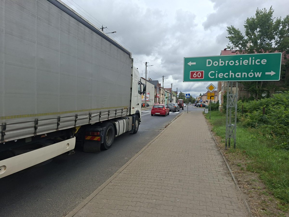 GDDKiA_Warszawa's tweet photo. Ogłosiliśmy przetarg na wykonanie projektu budowlanego wraz z uzyskaniem pozwolenia na rozbudowę #DK60 w powiatach płockim i płońskim. Chodzi o odcinek pomiędzy Psarami a Raciążem wraz z obwodnicą Drobina. Więcej: https://t.co/MMxlcGO9d4 https://t.co/76qX3xBfmG