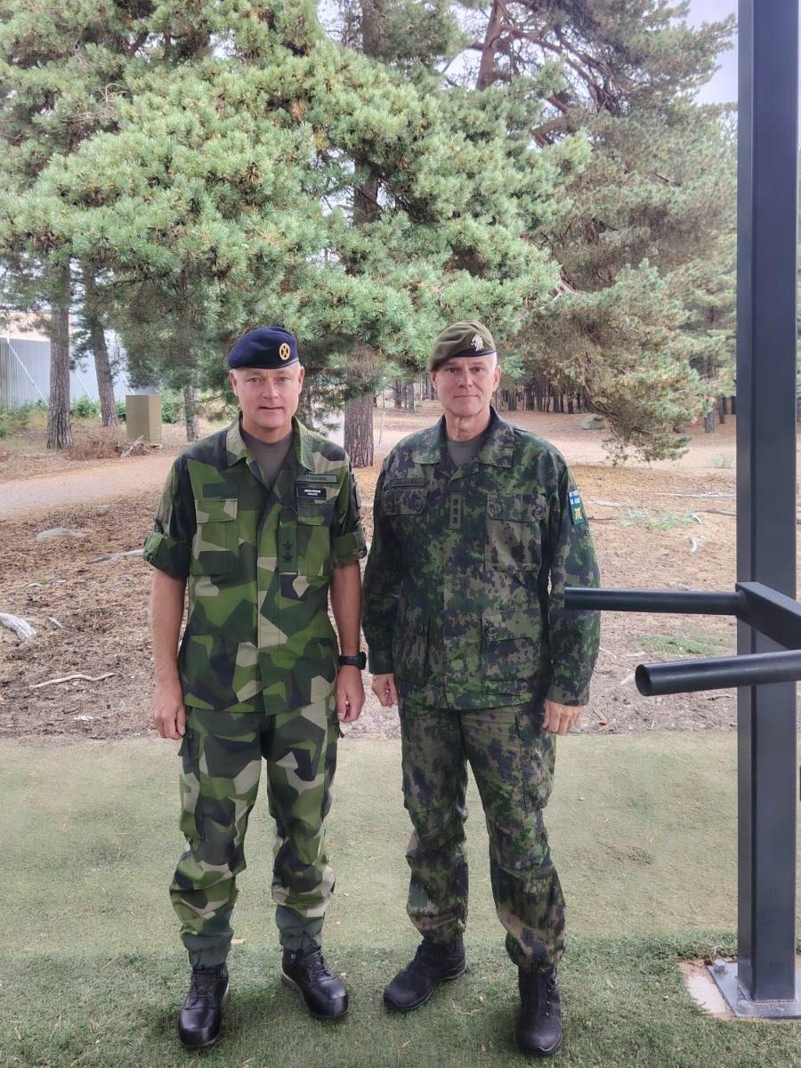 Maavoimat's tweet photo. Ruotsin uusi maavoimien komentaja, kenraalimajuri Johan Pekkari, vieraili Suomessa Maavoimien komentajan, kenraaliluutnantti Pasi Välimäen, isännöimänä.

Lue lisää: https://t.co/Lk84HuFEFI https://t.co/ajmoed8hkJ