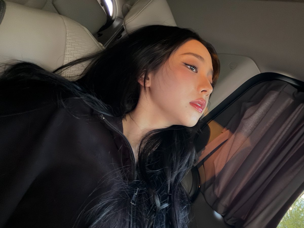 pistloqe's tweet photo. why is this pic so autumn https://t.co/eDx5dexIn3