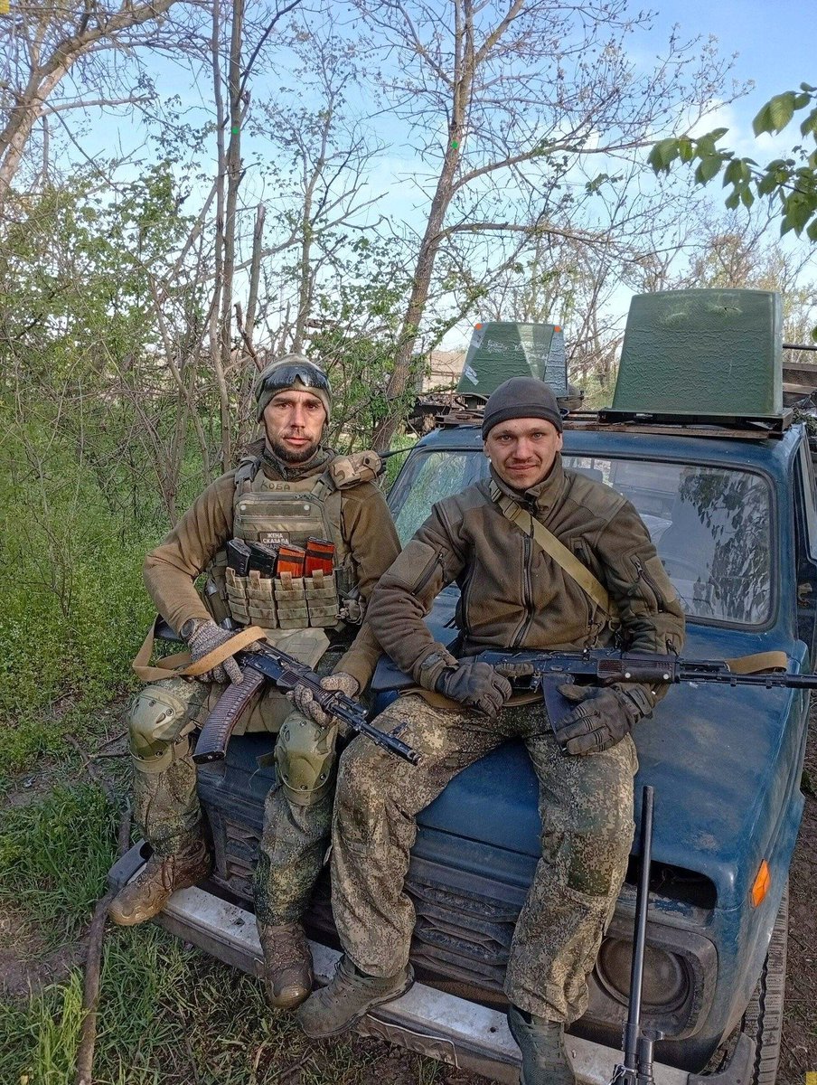 Perimetr123's tweet photo. Сделали фото с напарником после выхода. Нива наша боевая не подвела, вывезла. Ждите с победой 🤝 https://t.co/c7oIavLPZ6