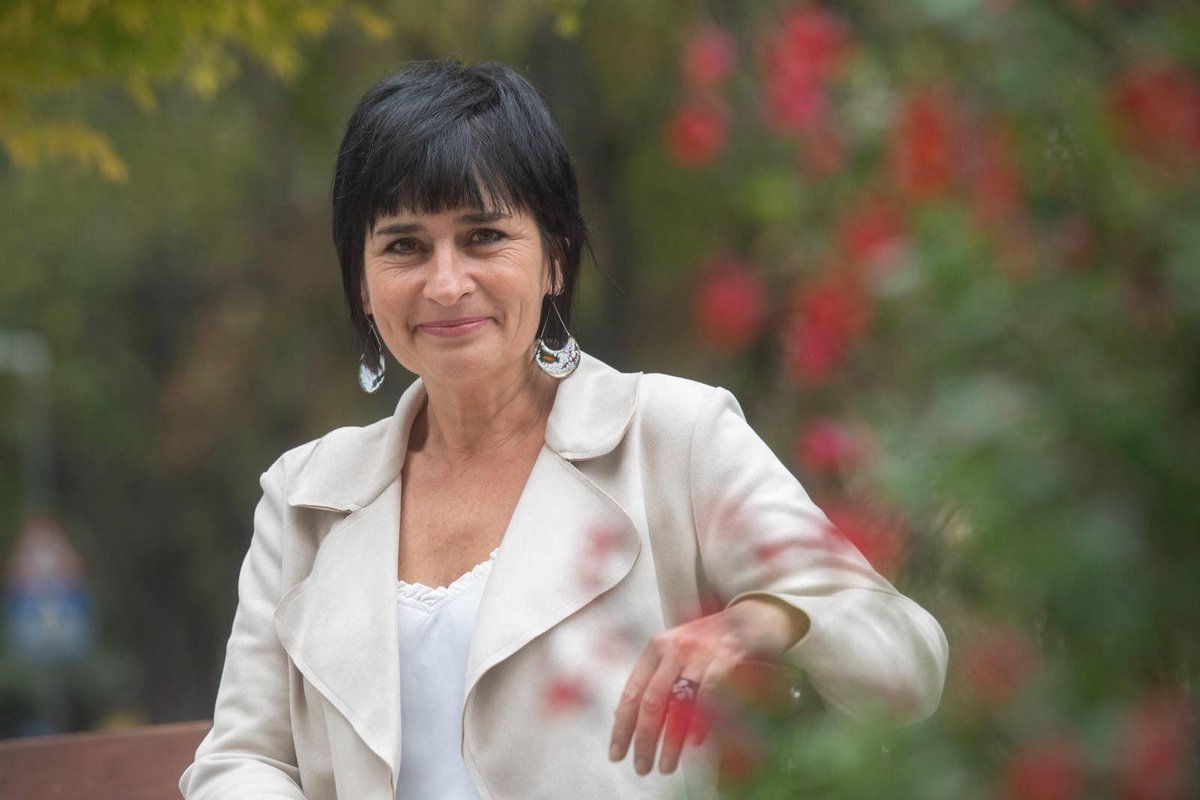 ehbildu's tweet photo. EH Bilduren Nafarroa Garaiko Mahai Politikoak @Laura_Aznal proposatu du Nafarroako lehendakarigai.

Nafarroan aurrera egitea baimendu duten gehiengoak indartzeko, sendotzeko eta elkarlana sakontzeko garaia da, atzerapausorik eman gabe eta nafar eskuinak iraganeko ereduetara itzultzeko abiatutako ofentsibari irmoki aurre eginez.

https://t.co/YN4IeaZr2X