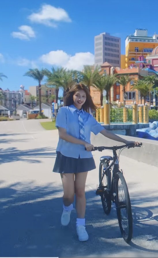 FejIvan96586's tweet photo. Gehlee and her bike Fun illustration video included 
#GEHLEE #UNIS #GIMMESUMMER https://t.co/2CkXlINxm4