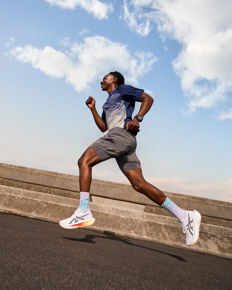 ASICSRunningJP's tweet photo. 【SONICBLAST 2｜先行発売】
明日より公式オンラインストアにて先行発売。

フルマラソン4時間以内のタイムをめざすランナーのレースや、自己記録更新をめざすランナーのスピードトレーニングにおすすめ。

▼公式オンラインストアはこちら
https://t.co/VbzSEBGCtl https://t.co/NBBJZwRrWc