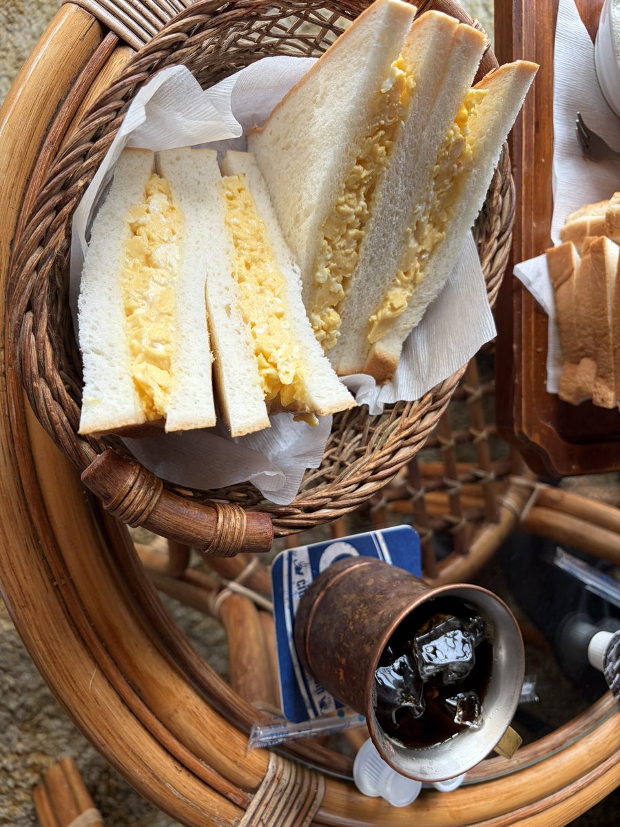 syamojiday's tweet photo. 砂糖が入ってて甘さと塩気、辛さが絶妙でめっちゃ美味しい玉子サンド
店内も昭和みたいな雰囲気で最高の喫茶店だった https://t.co/8phzBHQOVA